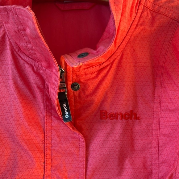 Bench Red Raincoat Lightweight Water-Resistant - Picture 2 of 4